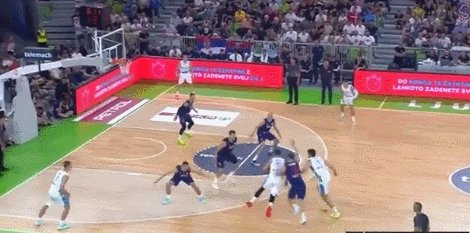 开云官网-休赛期更新武器库？勾手或成东契奇新杀招