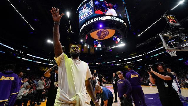 开云APP-沃格尔：球队成绩拖累詹姆斯，但他值得MVP奖杯