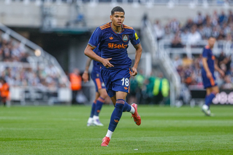 开云官网-奔袭破门！奥苏拉对阵曼联创造本赛季英超前锋最高速度纪录